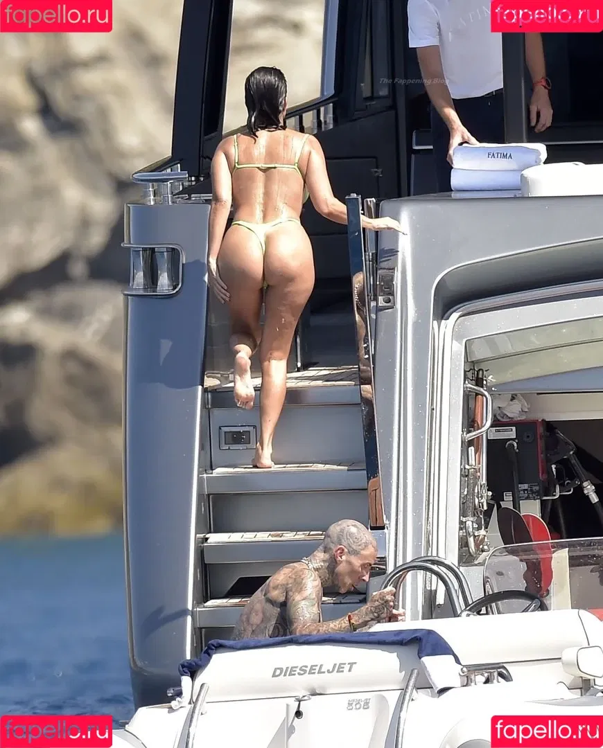 Kourtney Kardashian / kourtney_kardashian / kourtneykardash Onlyfans Photo Gallery 