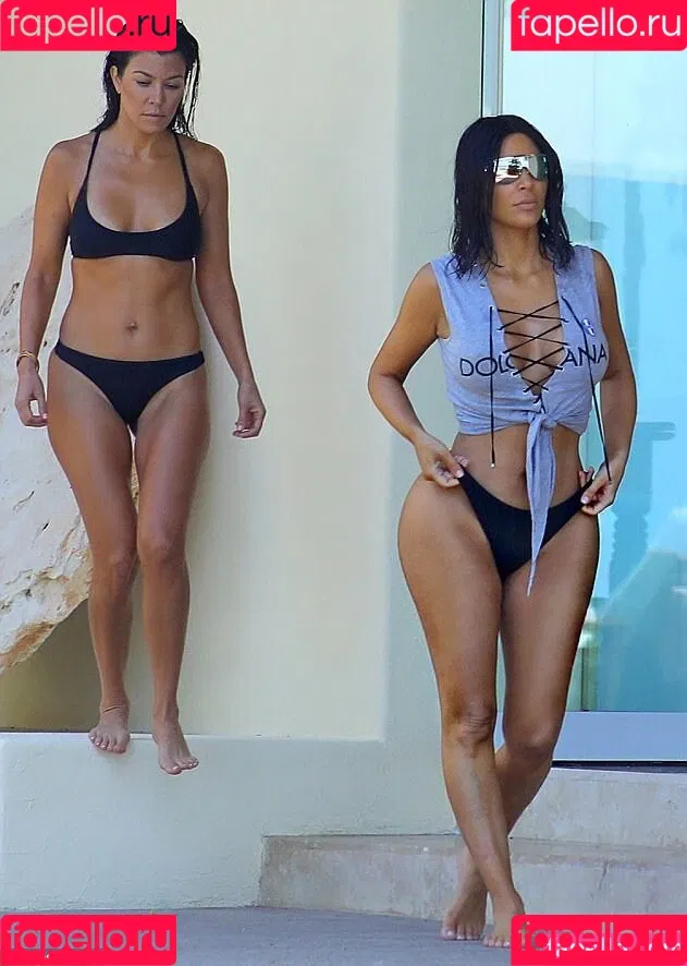 Kourtney Kardashian / kourtney_kardashian / kourtneykardash Onlyfans Photo Gallery 