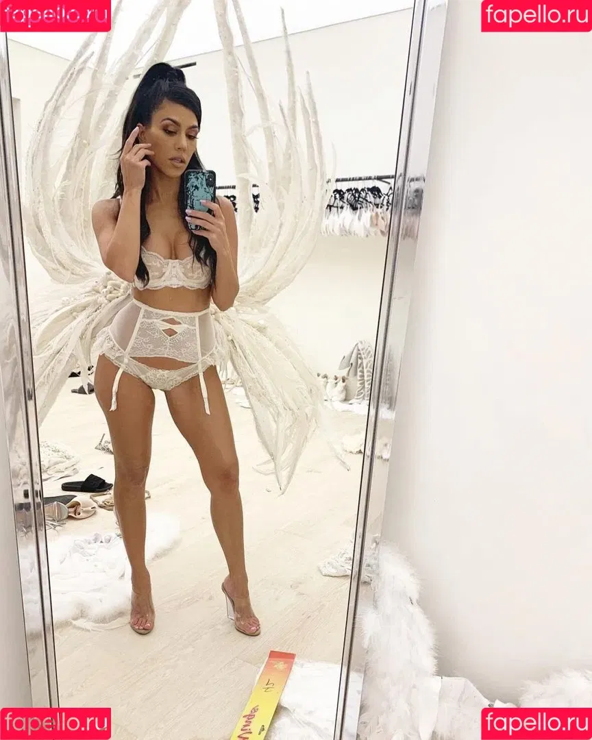 Kourtney Kardashian / kourtney_kardashian / kourtneykardash Onlyfans Photo Gallery 