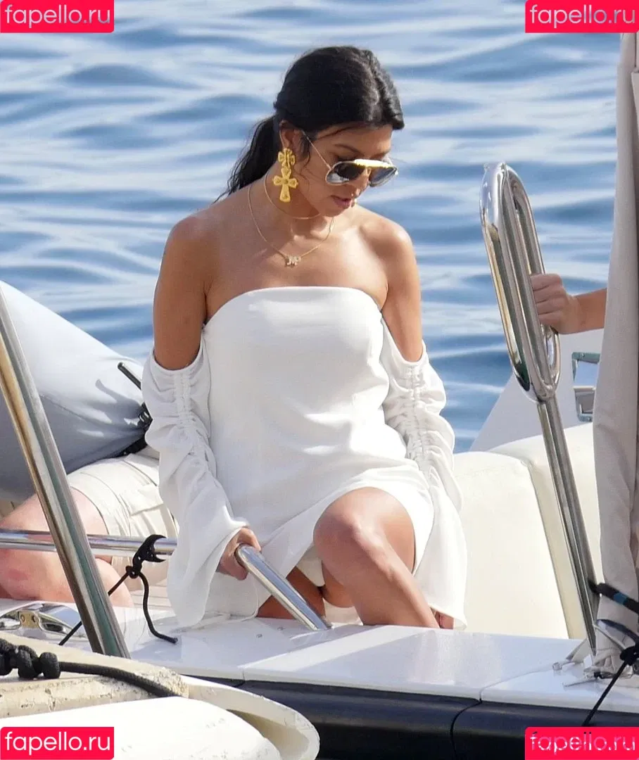 Kourtney Kardashian / kourtney_kardashian / kourtneykardash Onlyfans Photo Gallery 