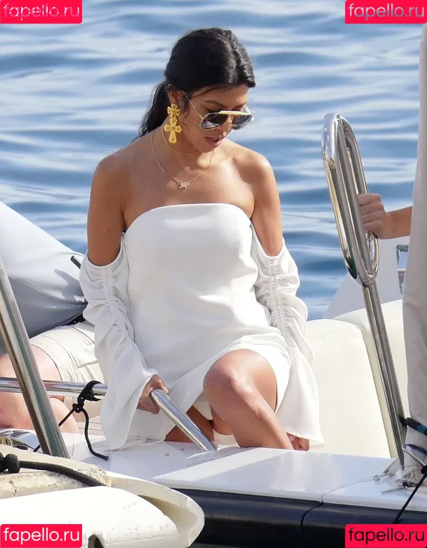Kourtney Kardashian / kourtney_kardashian / kourtneykardash Onlyfans Photo Gallery 
