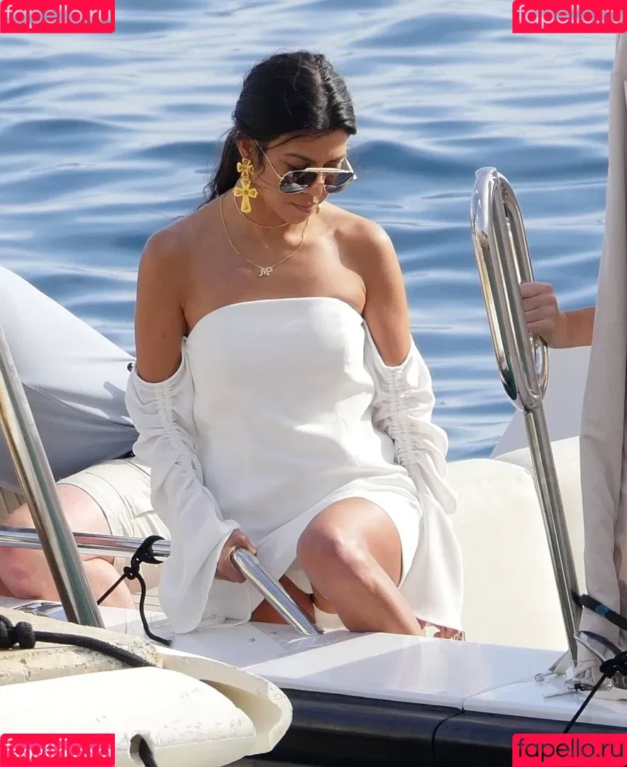 Kourtney Kardashian / kourtney_kardashian / kourtneykardash Onlyfans Photo Gallery 