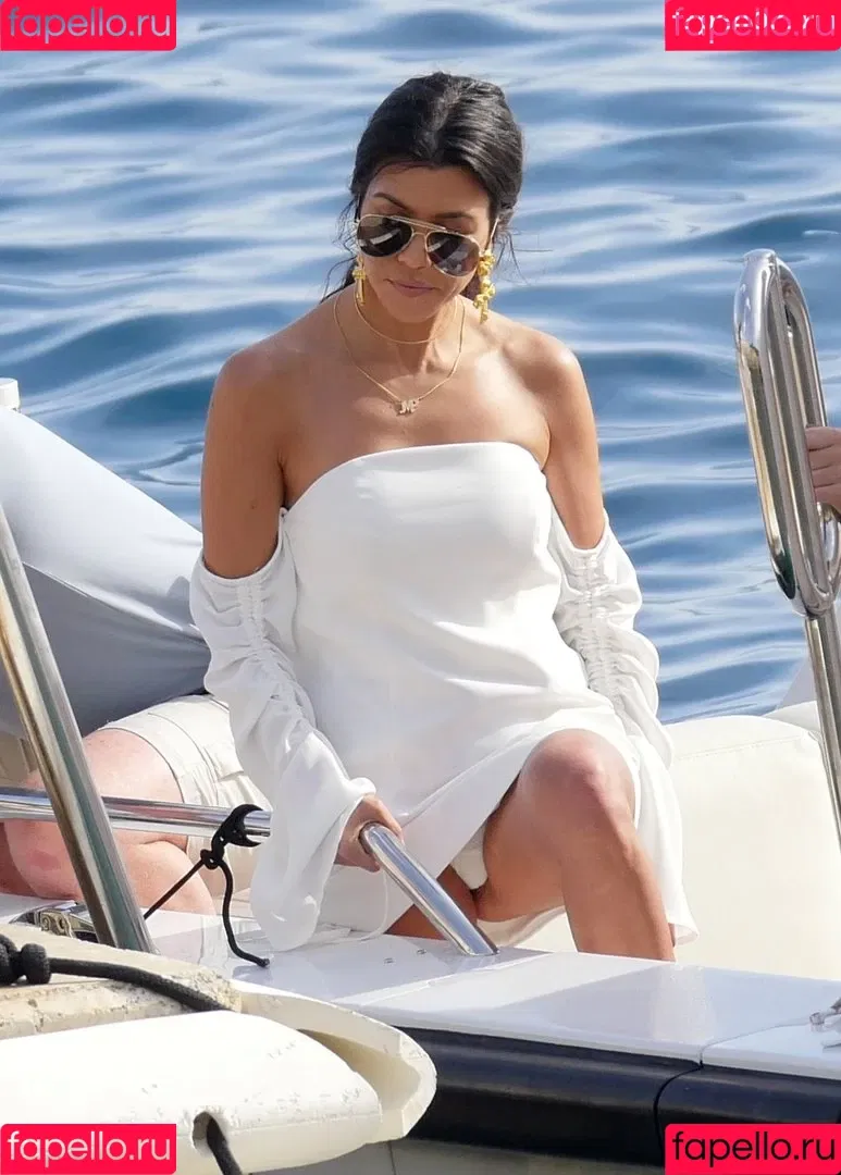 Kourtney Kardashian / kourtney_kardashian / kourtneykardash Onlyfans Photo Gallery 