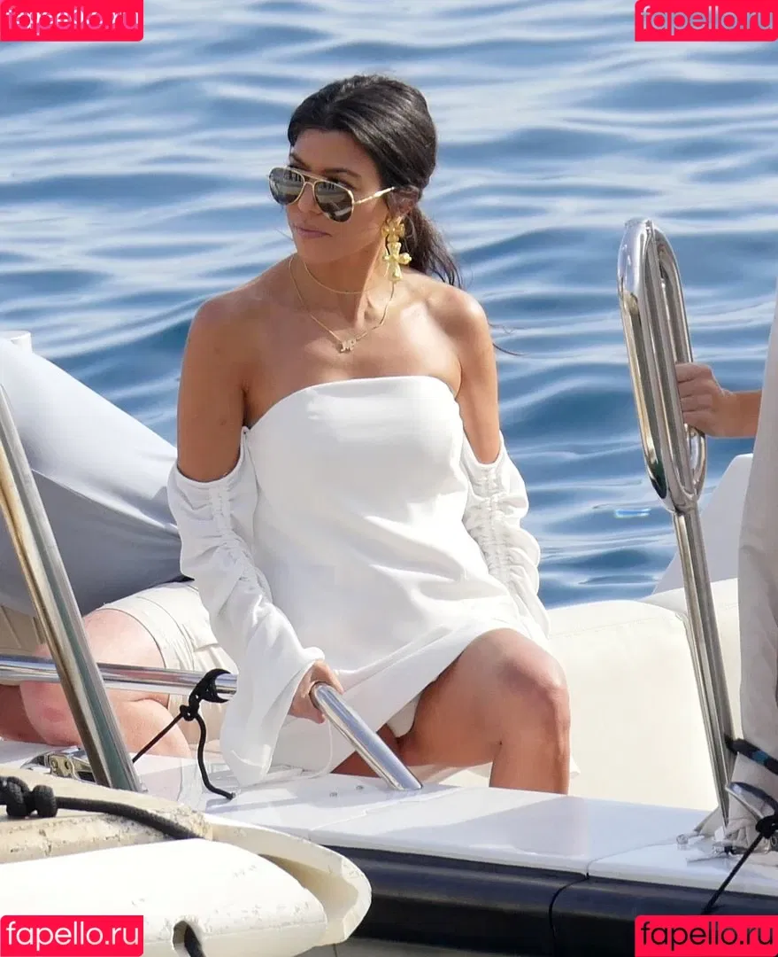 Kourtney Kardashian / kourtney_kardashian / kourtneykardash Onlyfans Photo Gallery 
