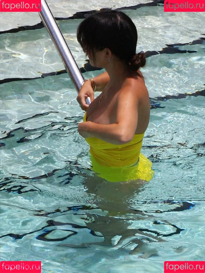 Kourtney Kardashian / kourtney_kardashian / kourtneykardash Onlyfans Photo Gallery 