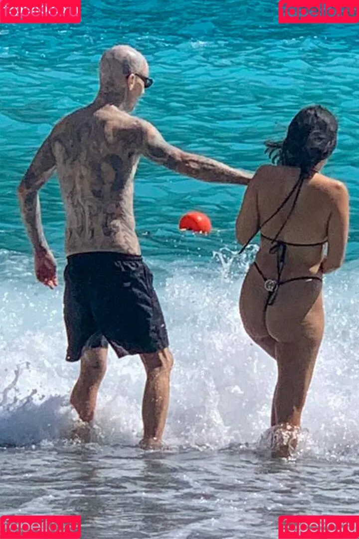 Kourtney Kardashian / kourtney_kardashian / kourtneykardash Onlyfans Photo Gallery 