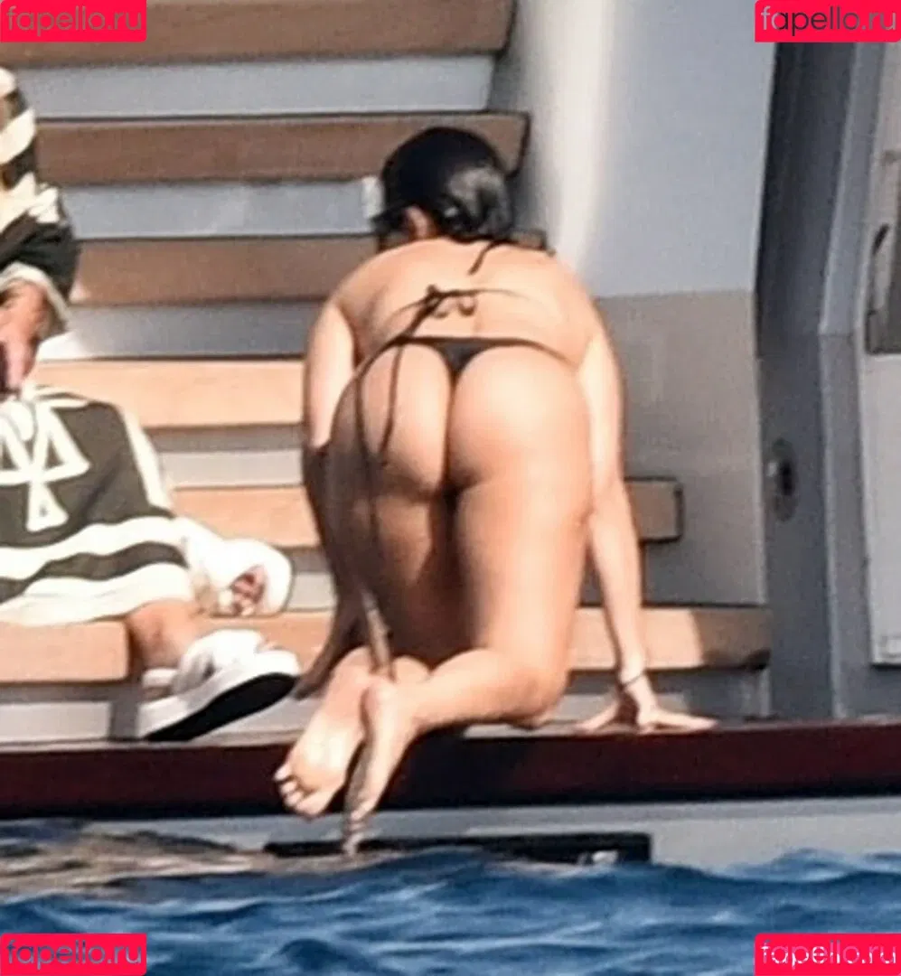 Kourtney Kardashian / kourtney_kardashian / kourtneykardash Onlyfans Photo Gallery 