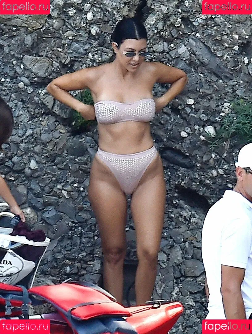 Kourtney Kardashian / kourtney_kardashian / kourtneykardash Onlyfans Photo Gallery 