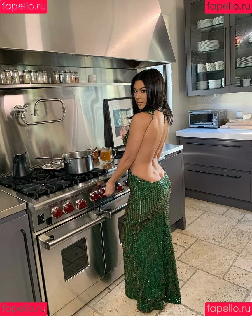 Kourtney Kardashian / kourtney_kardashian / kourtneykardash Onlyfans Photo Gallery 