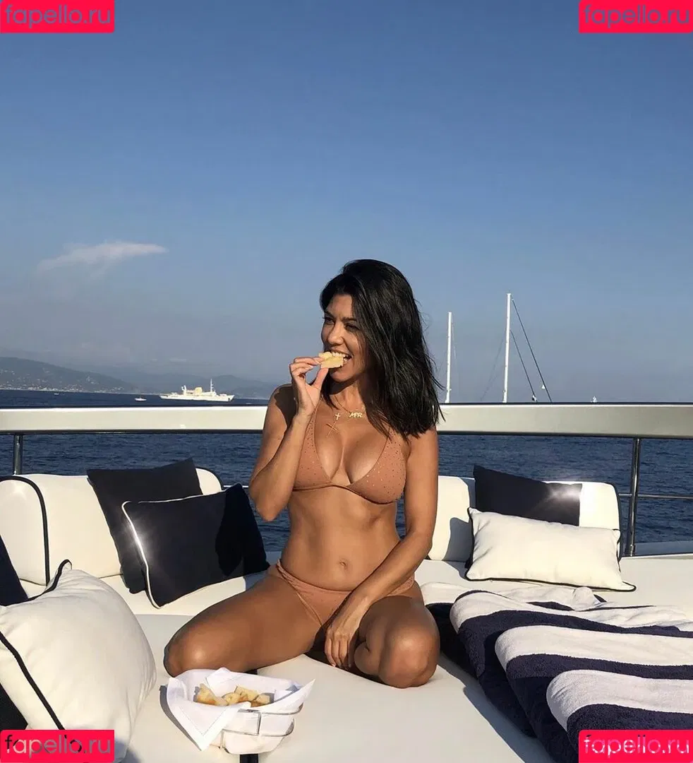Kourtney Kardashian / kourtney_kardashian / kourtneykardash Onlyfans Photo Gallery 