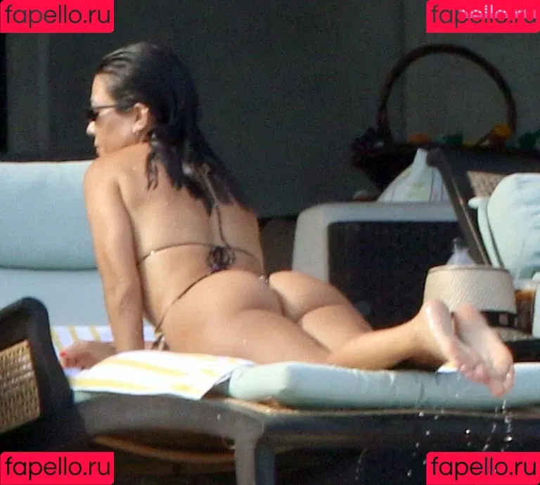 Kourtney Kardashian / kourtney_kardashian / kourtneykardash Onlyfans Photo Gallery 