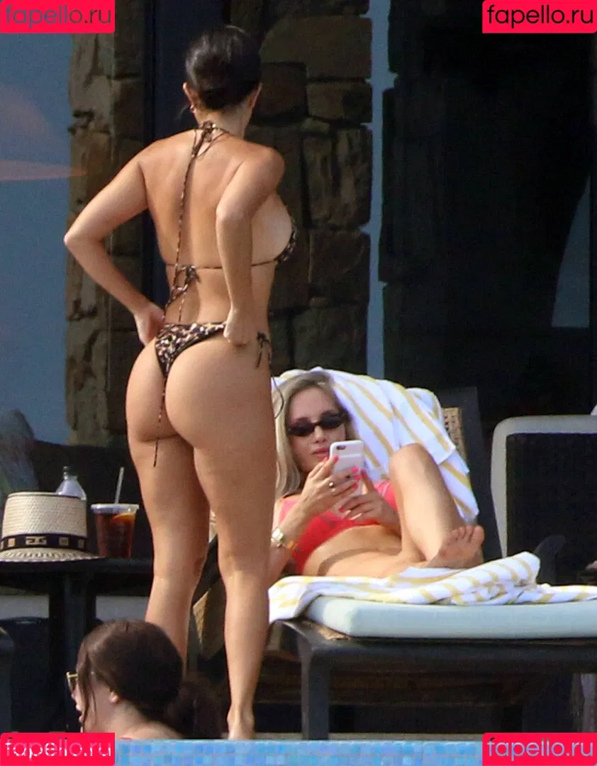 Kourtney Kardashian / kourtney_kardashian / kourtneykardash Onlyfans Photo Gallery 