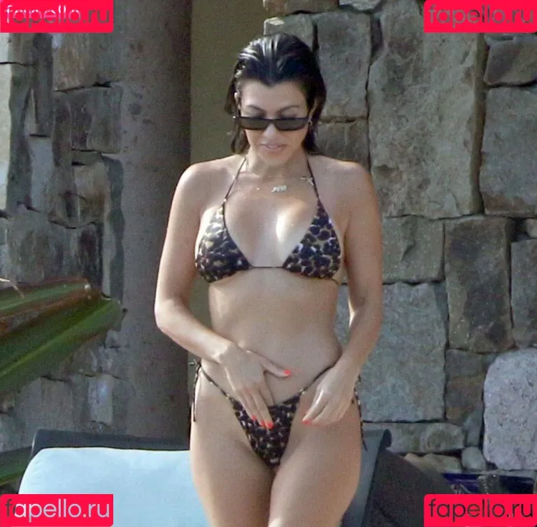 Kourtney Kardashian / kourtney_kardashian / kourtneykardash Onlyfans Photo Gallery 