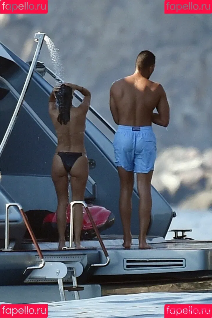 Kourtney Kardashian / kourtney_kardashian / kourtneykardash Onlyfans Photo Gallery 