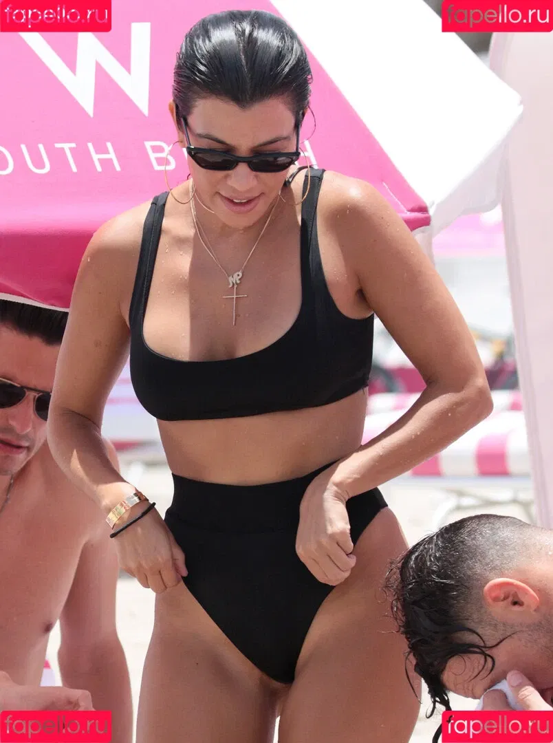 Kourtney Kardashian / kourtney_kardashian / kourtneykardash Onlyfans Photo Gallery 