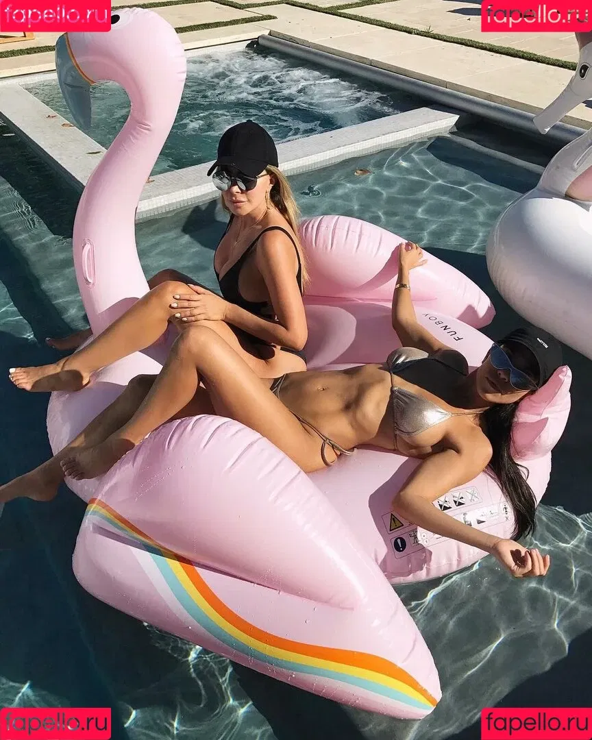 Kourtney Kardashian / kourtney_kardashian / kourtneykardash Onlyfans Photo Gallery 