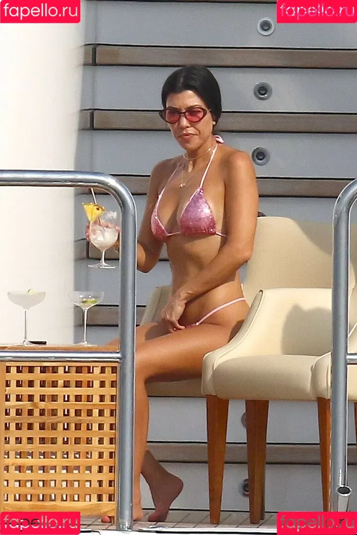 Kourtney Kardashian / kourtney_kardashian / kourtneykardash Onlyfans Photo Gallery 