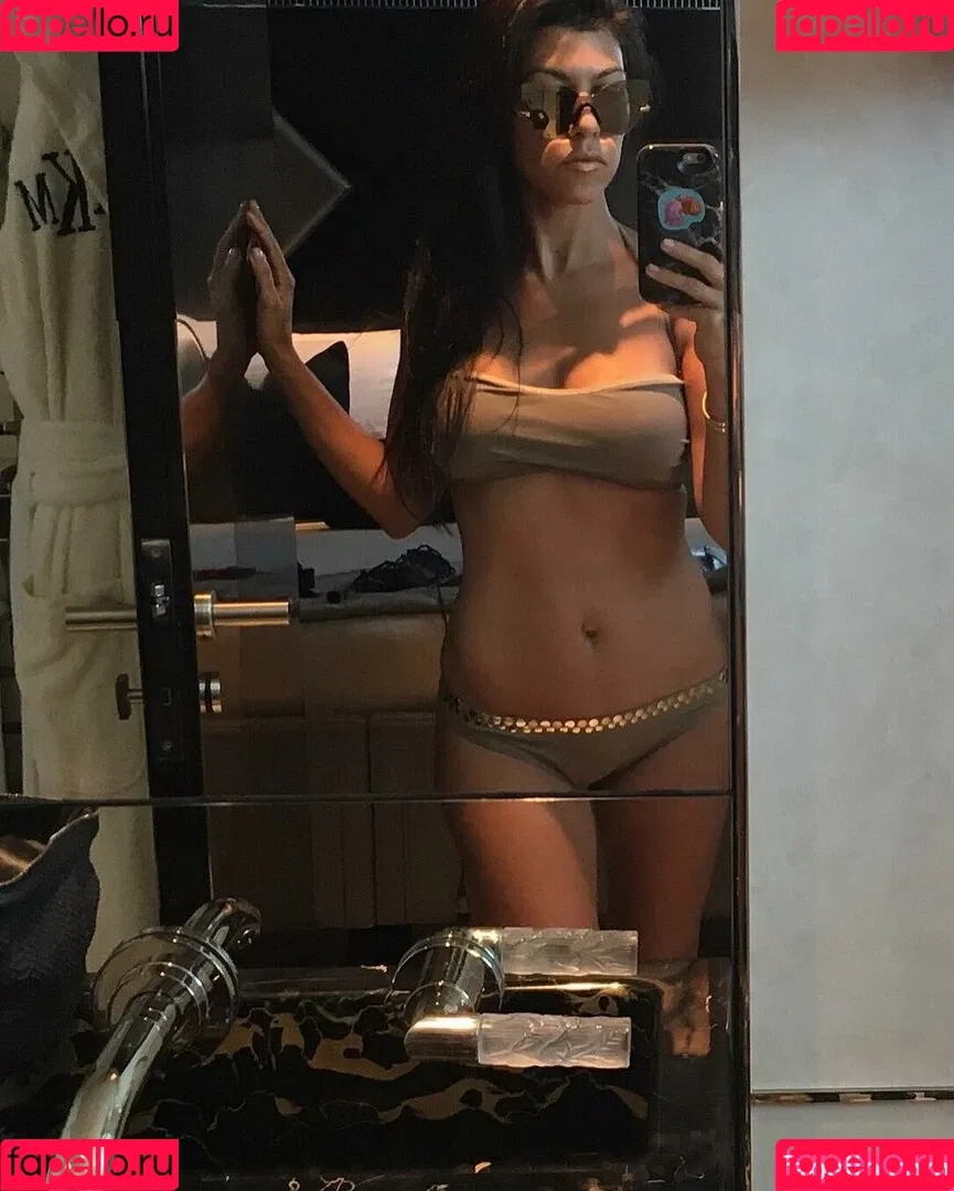 Kourtney Kardashian / kourtney_kardashian / kourtneykardash Onlyfans Photo Gallery 