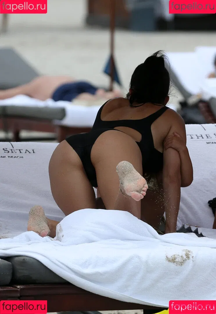 Kourtney Kardashian / kourtney_kardashian / kourtneykardash Onlyfans Photo Gallery 