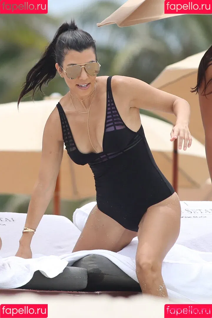 Kourtney Kardashian / kourtney_kardashian / kourtneykardash Onlyfans Photo Gallery 