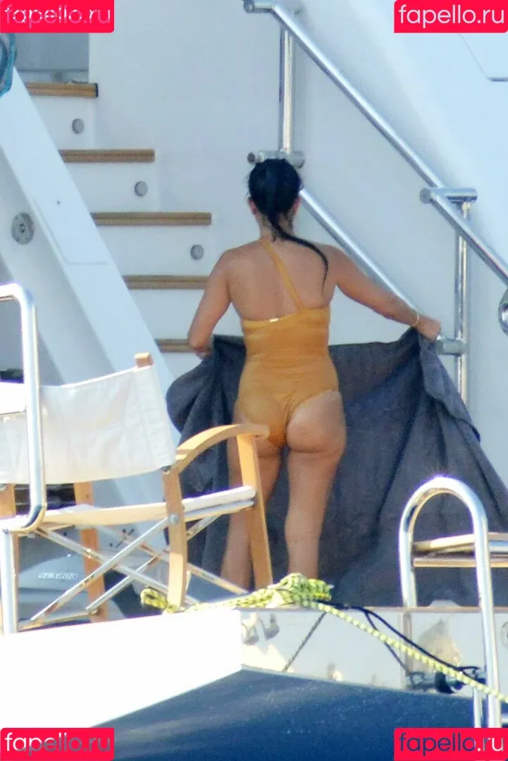 Kourtney Kardashian / kourtney_kardashian / kourtneykardash Onlyfans Photo Gallery 