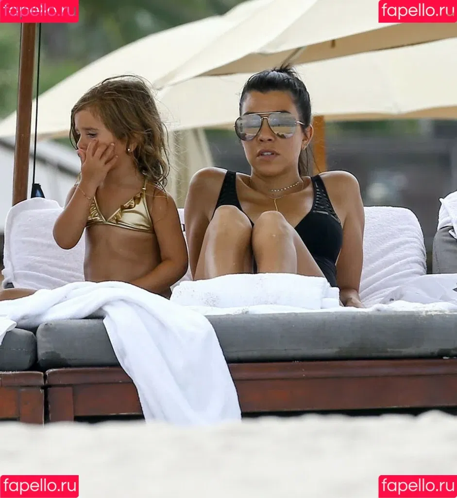 Kourtney Kardashian / kourtney_kardashian / kourtneykardash Onlyfans Photo Gallery 