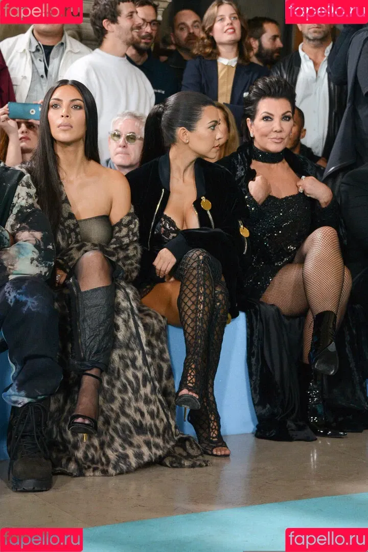 Kourtney Kardashian / kourtney_kardashian / kourtneykardash Onlyfans Photo Gallery 