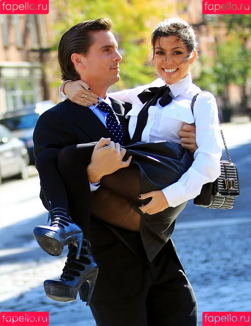 Kourtney Kardashian / kourtney_kardashian / kourtneykardash Onlyfans Photo Gallery 