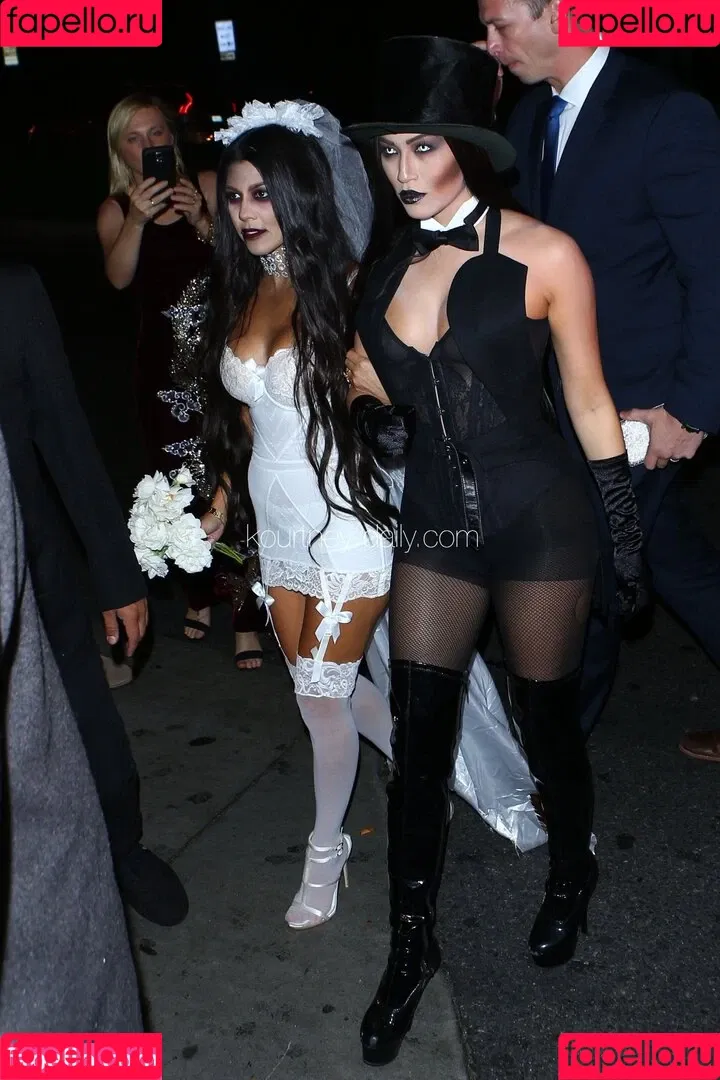 Kourtney Kardashian / kourtney_kardashian / kourtneykardash Onlyfans Photo Gallery 