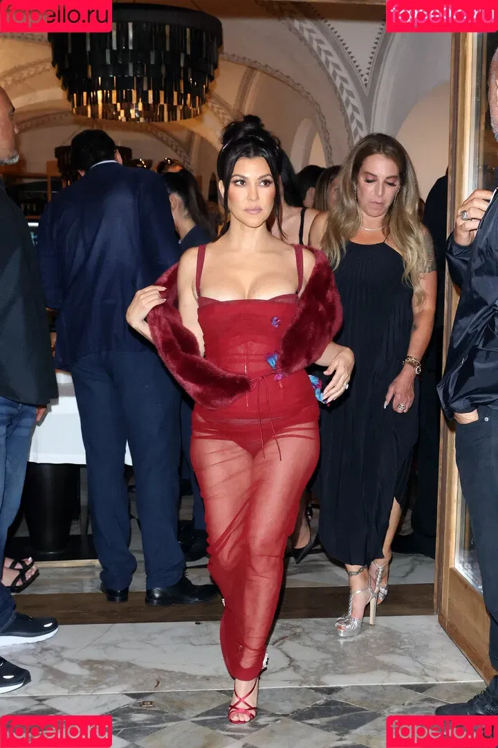 Kourtney Kardashian / kourtney_kardashian / kourtneykardash Onlyfans Photo Gallery 