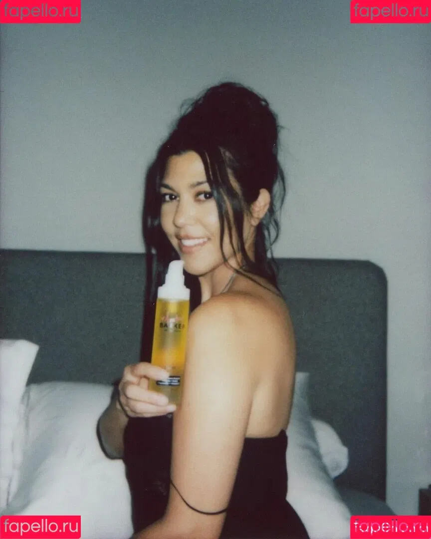 Kourtney Kardashian / kourtney_kardashian / kourtneykardash Onlyfans Photo Gallery 
