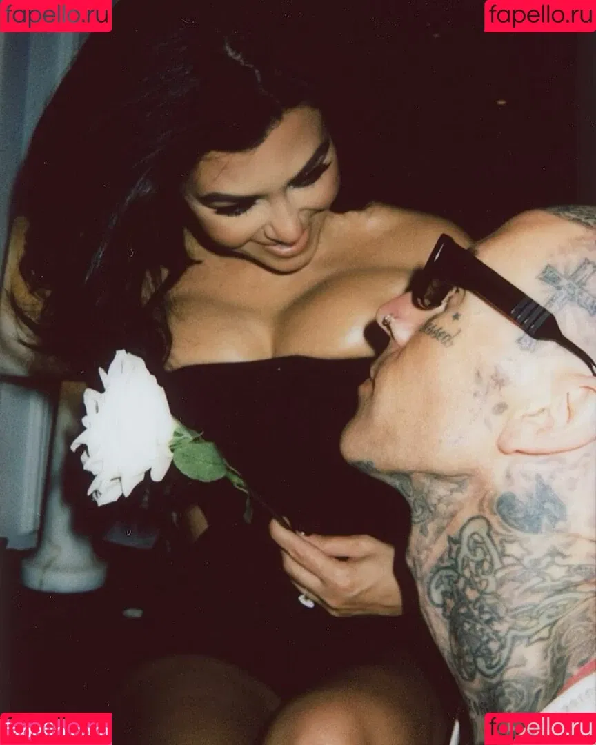 Kourtney Kardashian / kourtney_kardashian / kourtneykardash Onlyfans Photo Gallery 