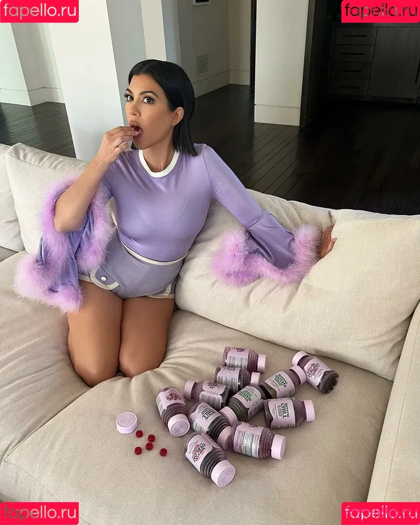 Kourtney Kardashian / kourtney_kardashian / kourtneykardash Onlyfans Photo Gallery 