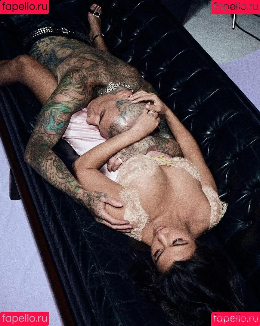 Kourtney Kardashian / kourtney_kardashian / kourtneykardash Onlyfans Photo Gallery 