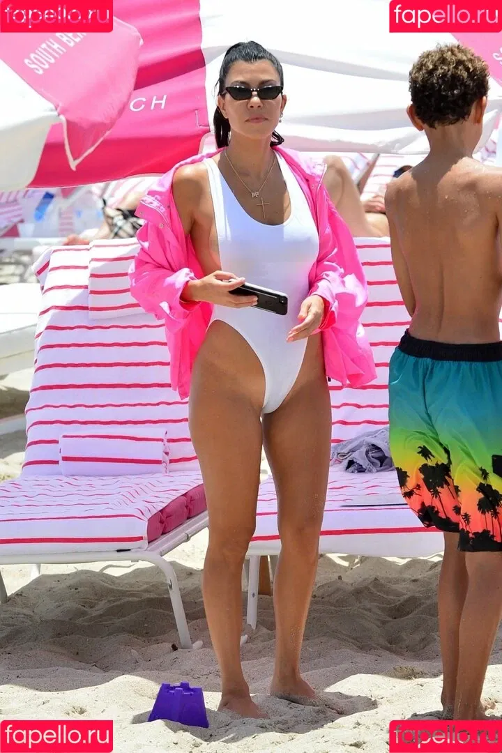 Kourtney Kardashian / kourtney_kardashian / kourtneykardash Onlyfans Photo Gallery 