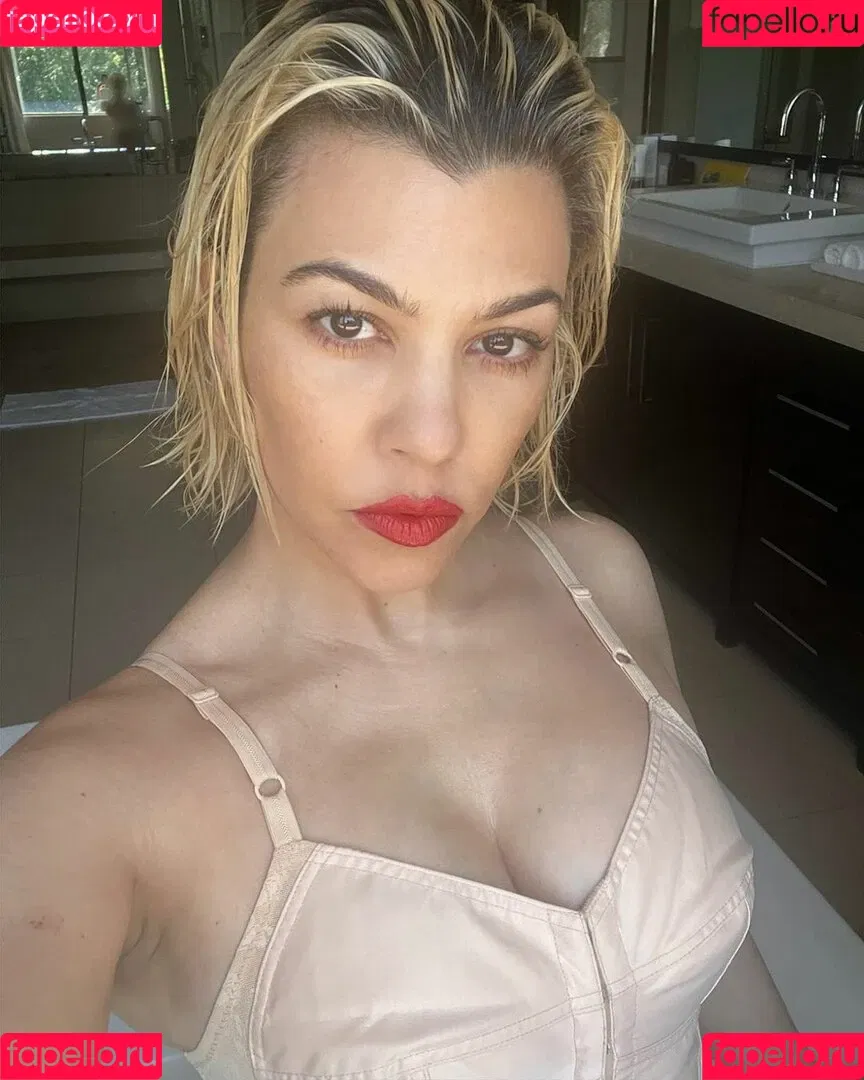 Kourtney Kardashian / kourtney_kardashian / kourtneykardash Onlyfans Photo Gallery 