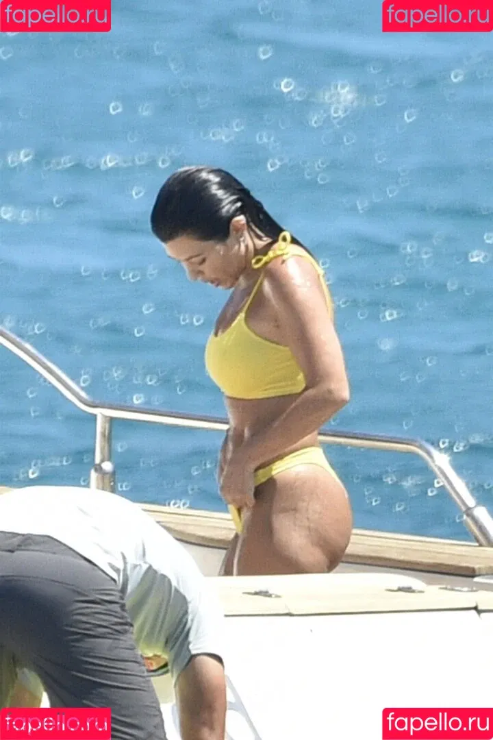 Kourtney Kardashian / kourtney_kardashian / kourtneykardash Onlyfans Photo Gallery 