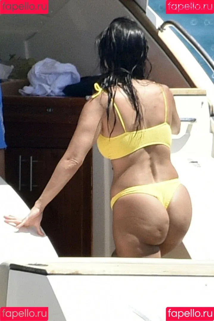 Kourtney Kardashian / kourtney_kardashian / kourtneykardash Onlyfans Photo Gallery 