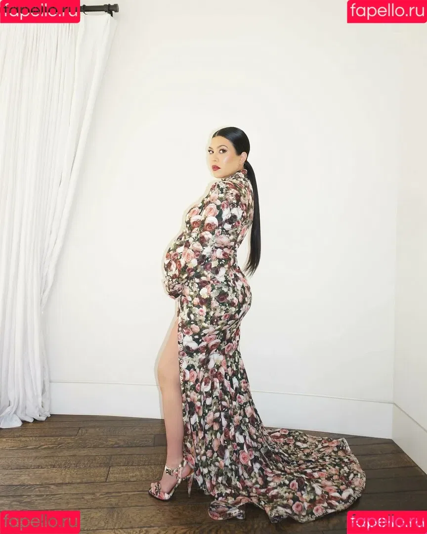 Kourtney Kardashian / kourtney_kardashian / kourtneykardash Onlyfans Photo Gallery 