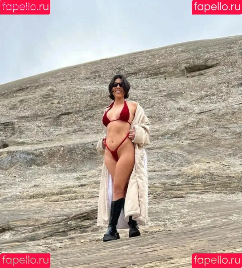 Kourtney Kardashian / kourtney_kardashian / kourtneykardash Onlyfans Photo Gallery 