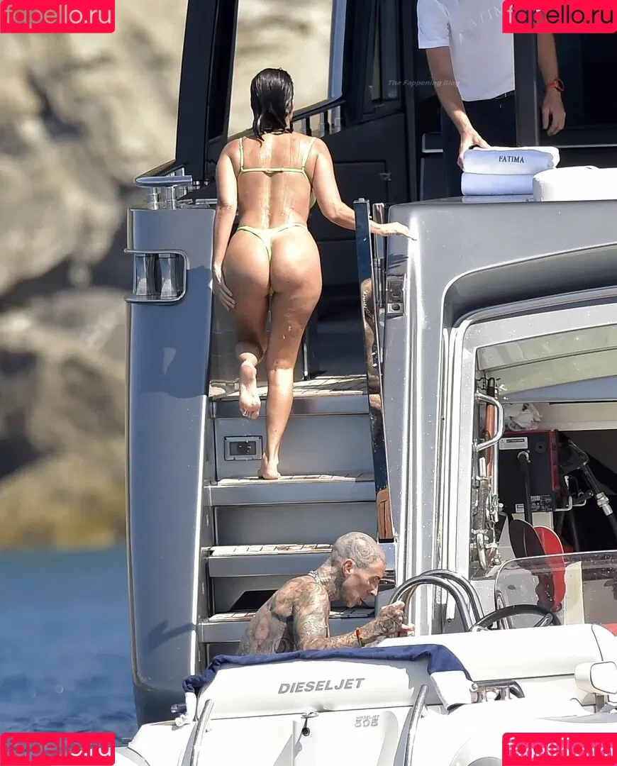 Kourtney Kardashian / kourtney_kardashian / kourtneykardash Onlyfans Photo Gallery 