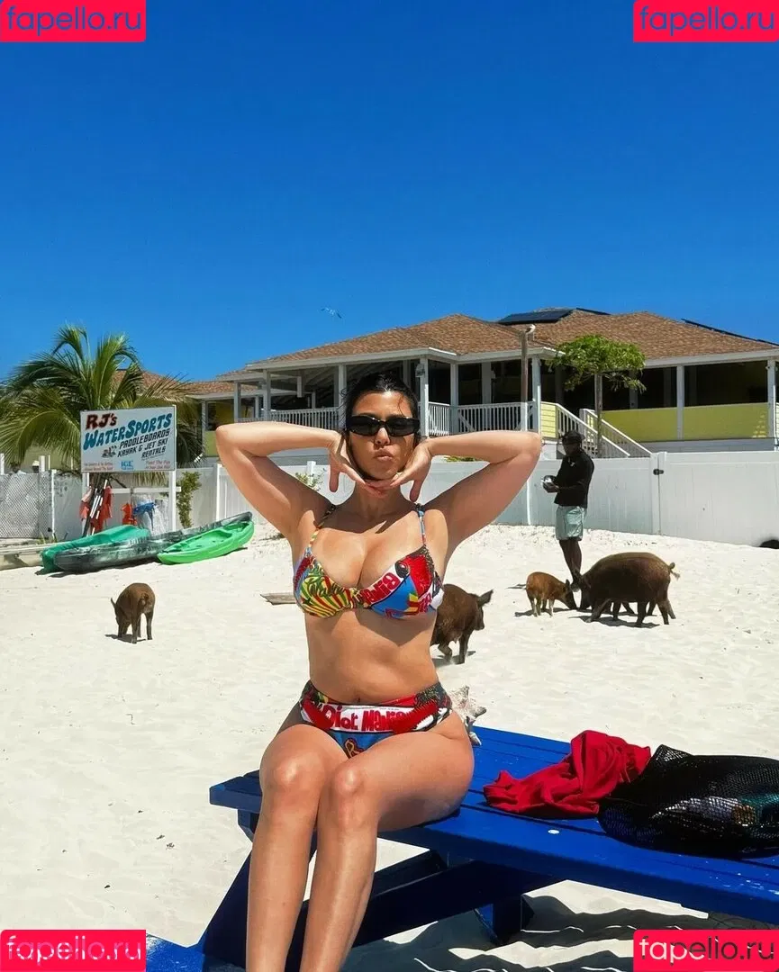 Kourtney Kardashian / kourtney_kardashian / kourtneykardash Onlyfans Photo Gallery 