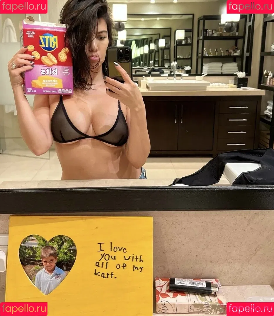 Kourtney Kardashian / kourtney_kardashian / kourtneykardash Onlyfans Photo Gallery 