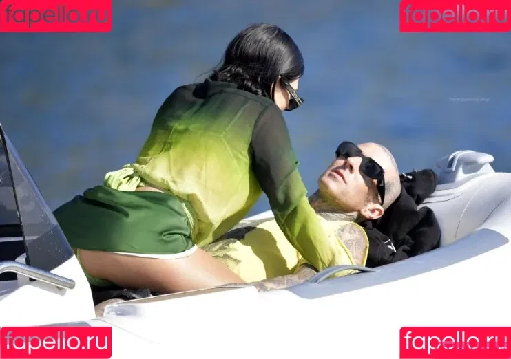 Kourtney Kardashian / kourtney_kardashian / kourtneykardash Onlyfans Photo Gallery 