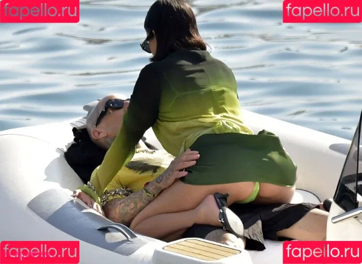 Kourtney Kardashian / kourtney_kardashian / kourtneykardash Onlyfans Photo Gallery 