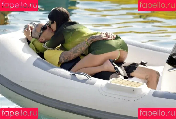 Kourtney Kardashian / kourtney_kardashian / kourtneykardash Onlyfans Photo Gallery 