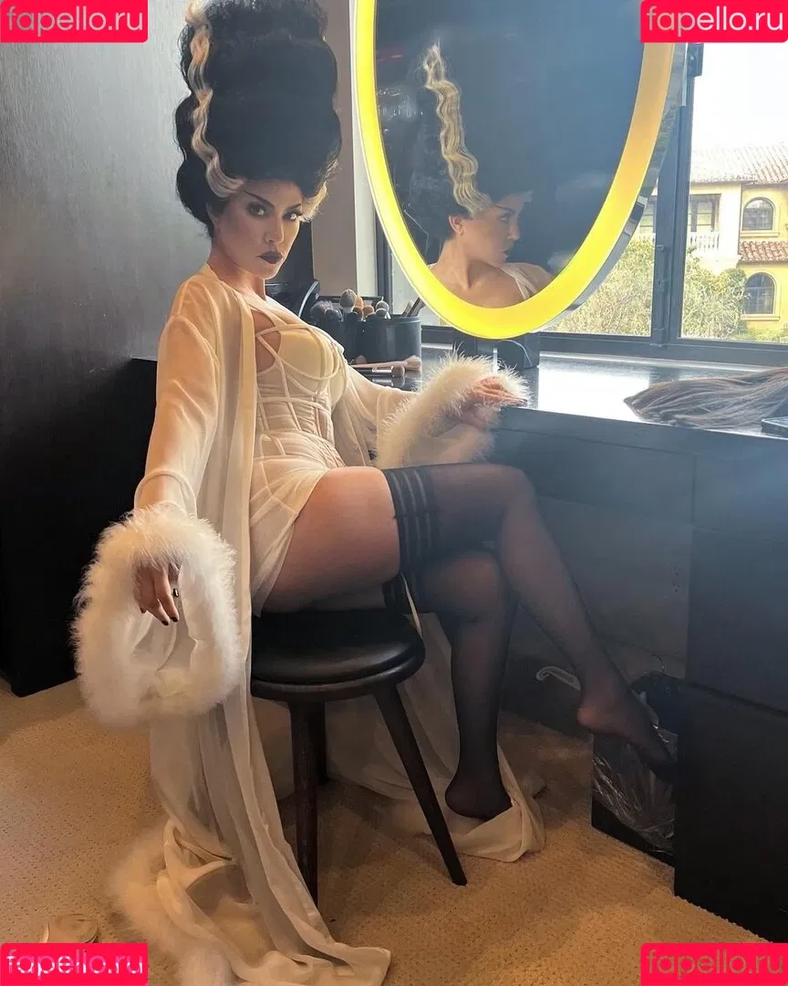 Kourtney Kardashian / kourtney_kardashian / kourtneykardash Onlyfans Photo Gallery 
