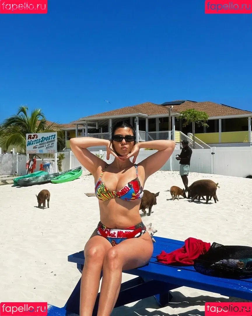 Kourtney Kardashian / kourtney_kardashian / kourtneykardash Onlyfans Photo Gallery 