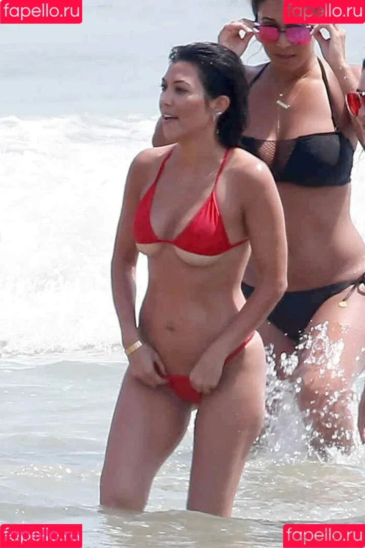 Kourtney Kardashian / kourtney_kardashian / kourtneykardash Onlyfans Photo Gallery 