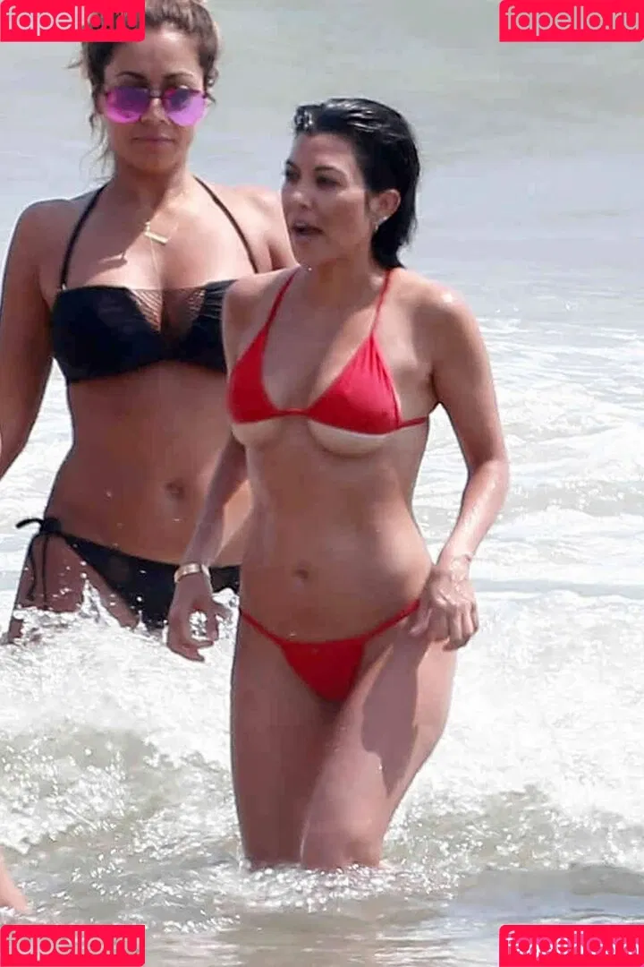 Kourtney Kardashian / kourtney_kardashian / kourtneykardash Onlyfans Photo Gallery 